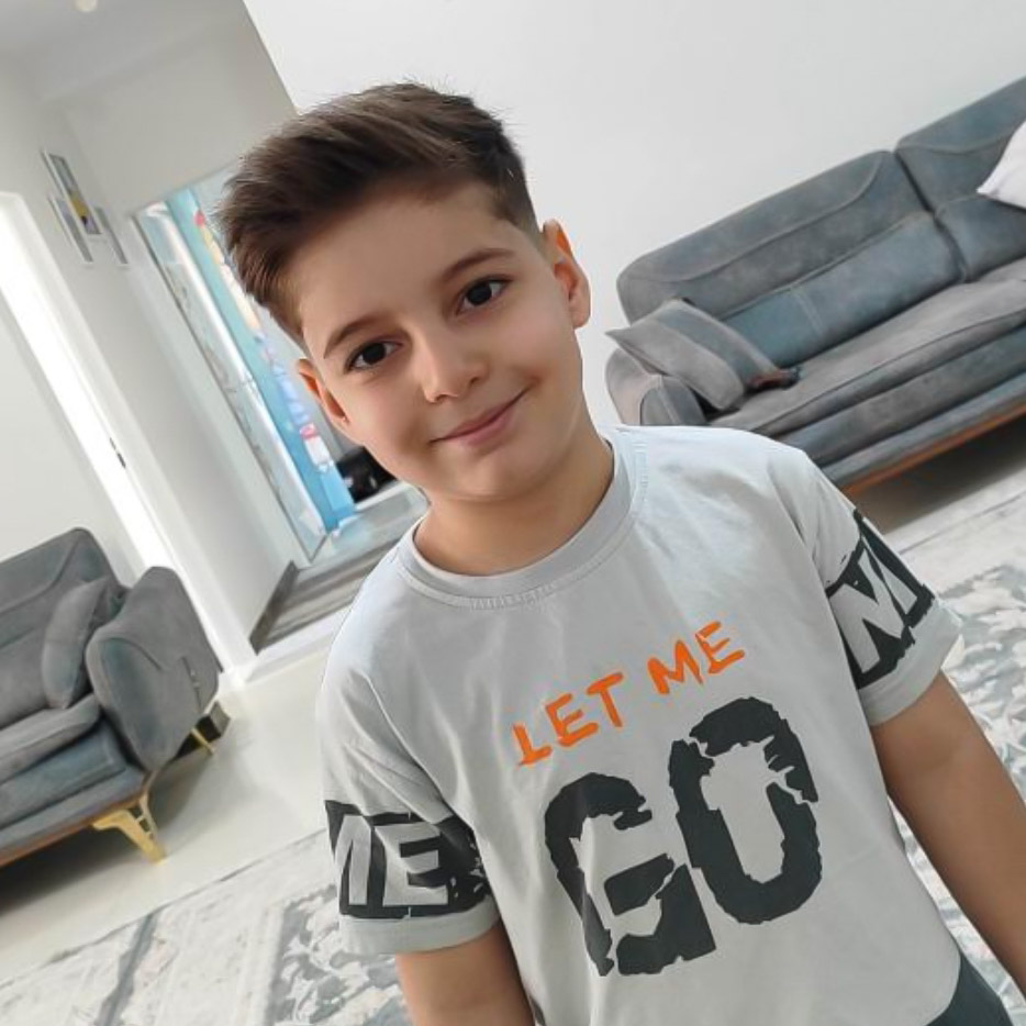 امیرعباس امیری مدل برتر کودک 
