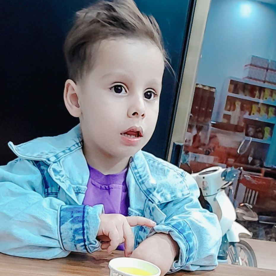 سید آیهان موسوی خسروی مدل برتر کودک 