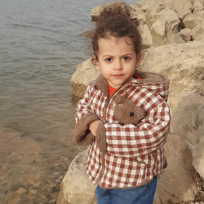 آوینا نژادی مدل برتر کودک 