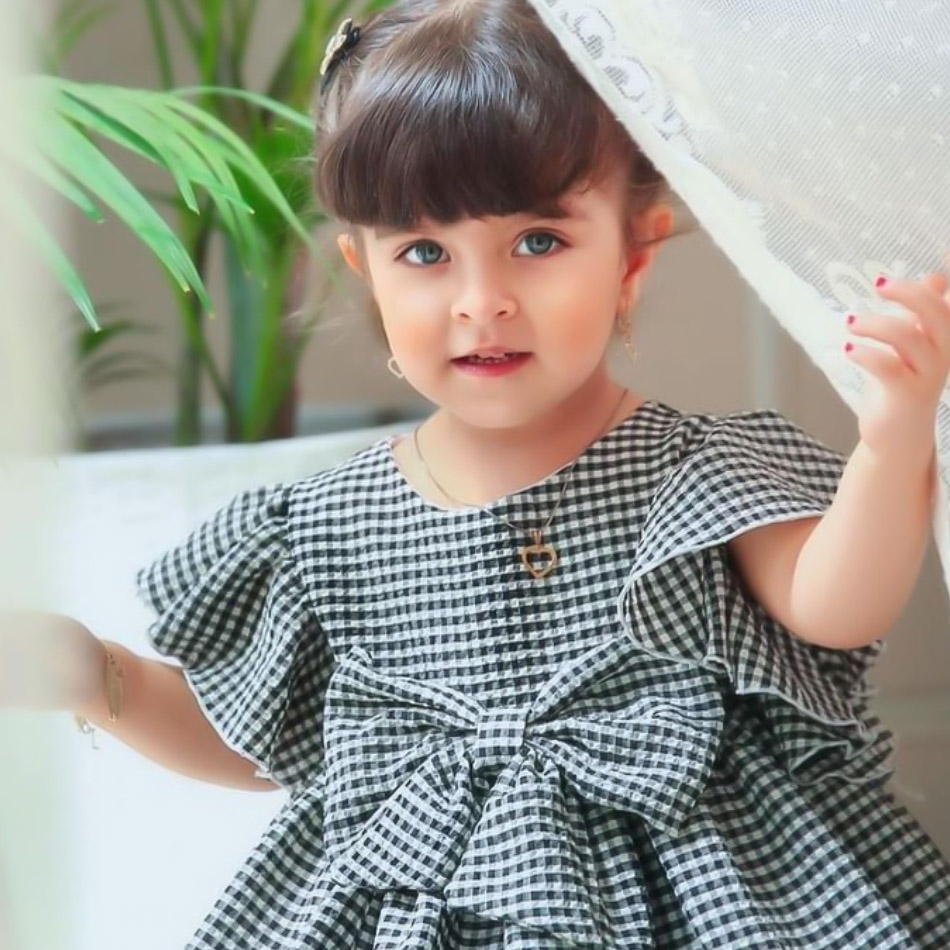 آناشید سادات طالبیان مدل برتر کودک 