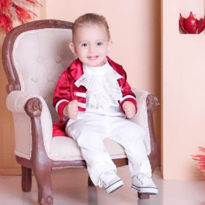 آرتام اکبری مدل برتر کودک 