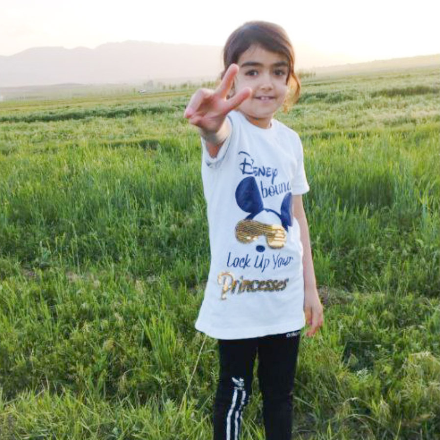 پریناز حسنی مدل برتر کودک 