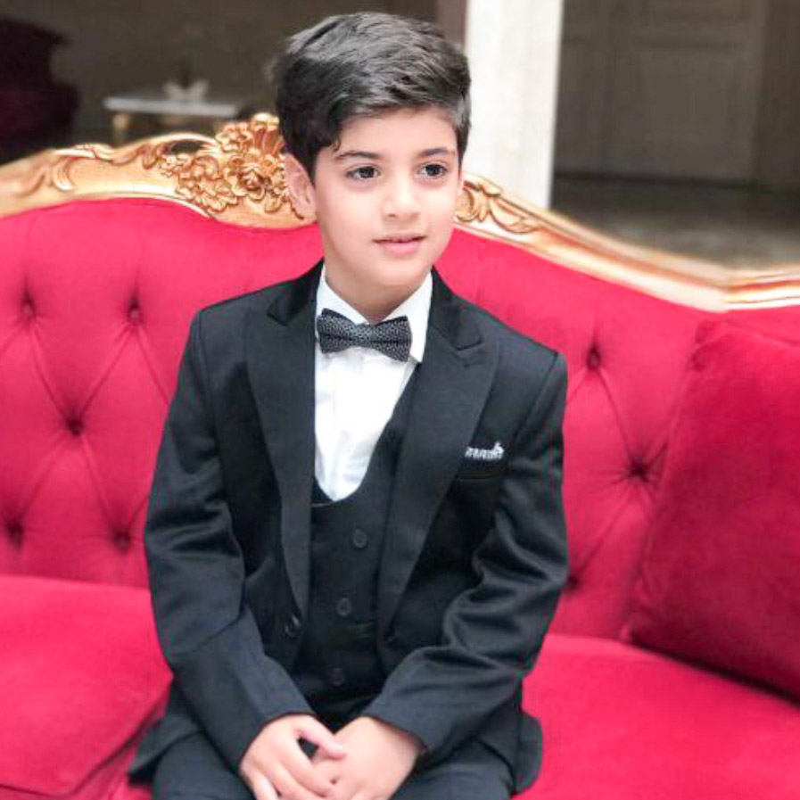 کارن حاجیپور مدل برتر کودک 