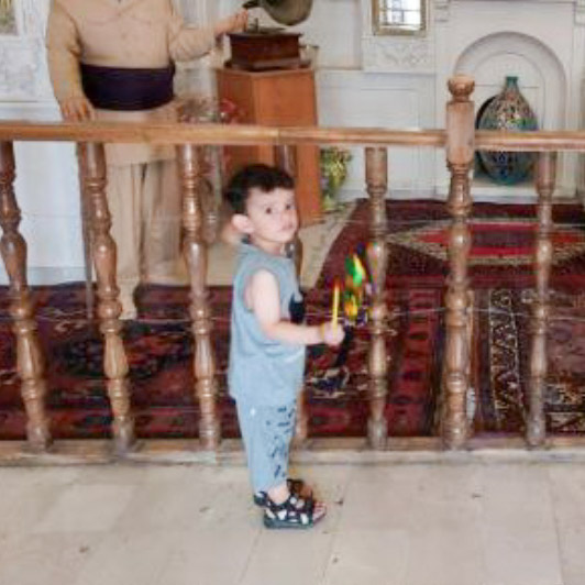 برسام معظمی مدل برتر کودک 