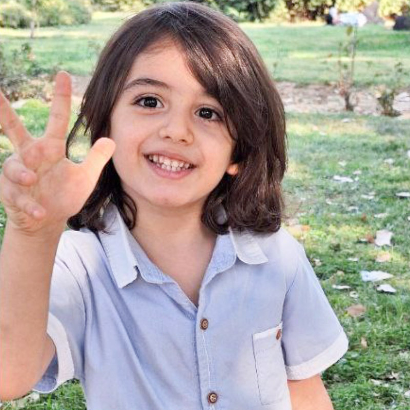نیکان عادلی مدل برتر کودک 