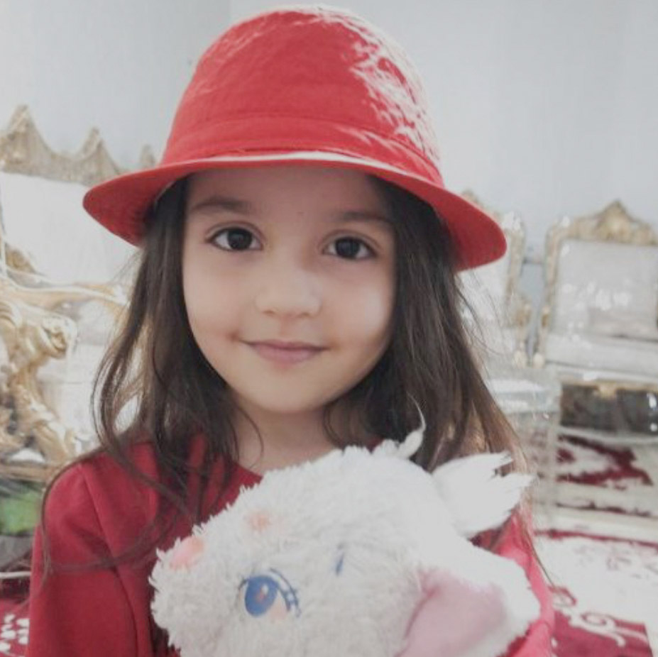 روشنا عزیزی مدل برتر کودک 