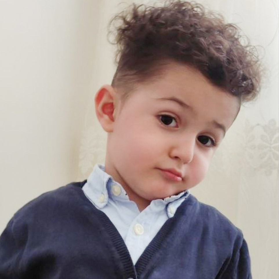 کارن حسین آبادی مدل برتر کودک 