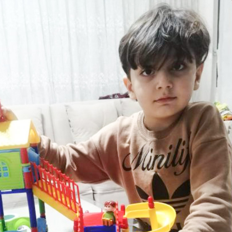 رادمان منصوری مدل برتر کودک 