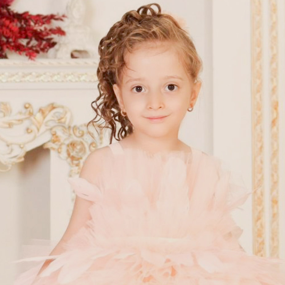 مهدیا فرخزاد مدل برتر کودک 