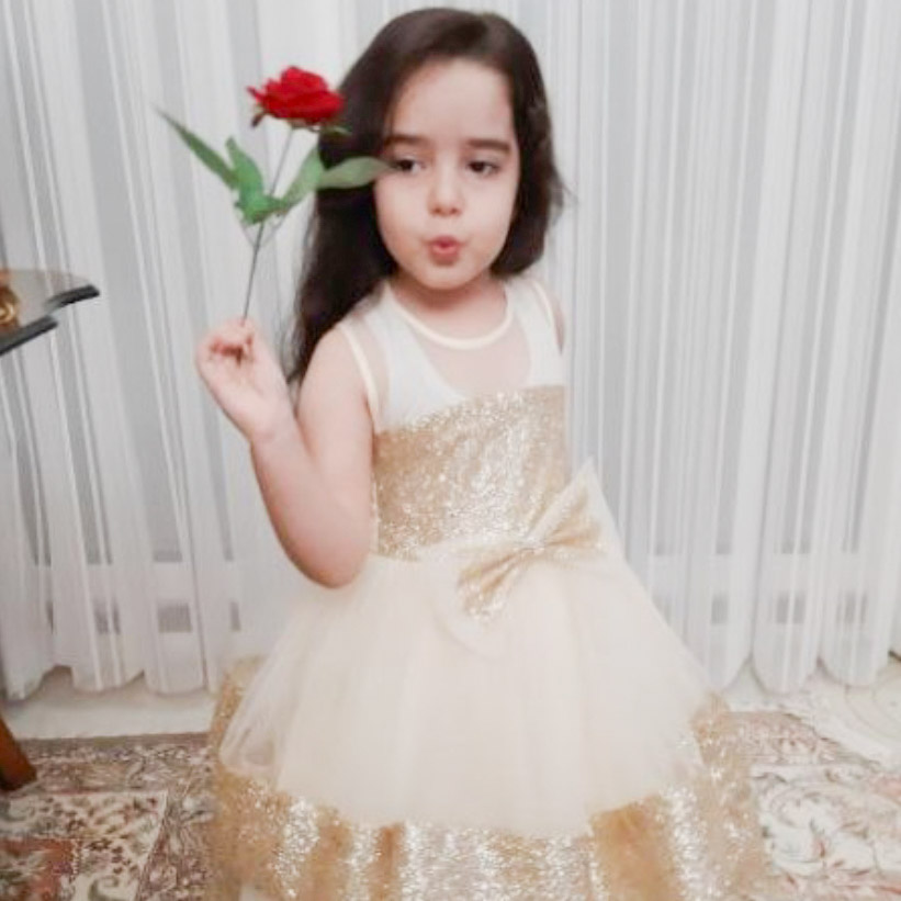 حسنا حاتمی مدل برتر کودک 