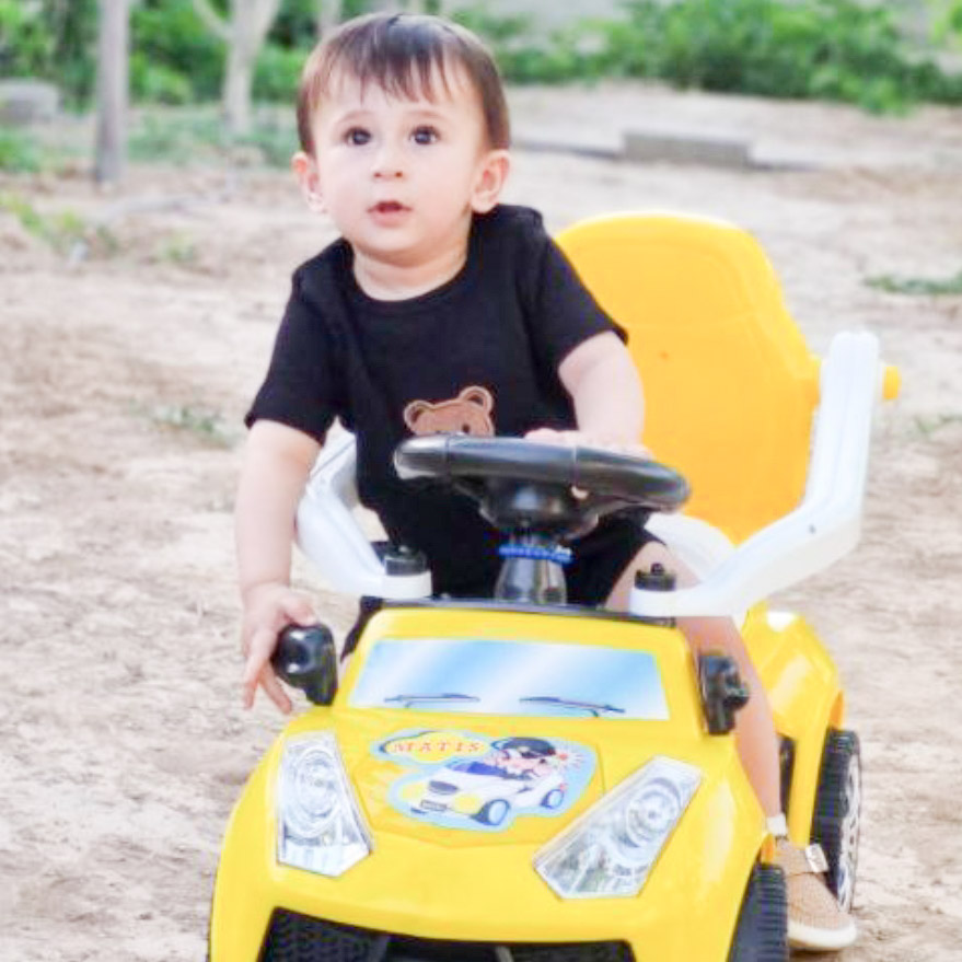 مهدیار کمانگر مدل برتر کودک 