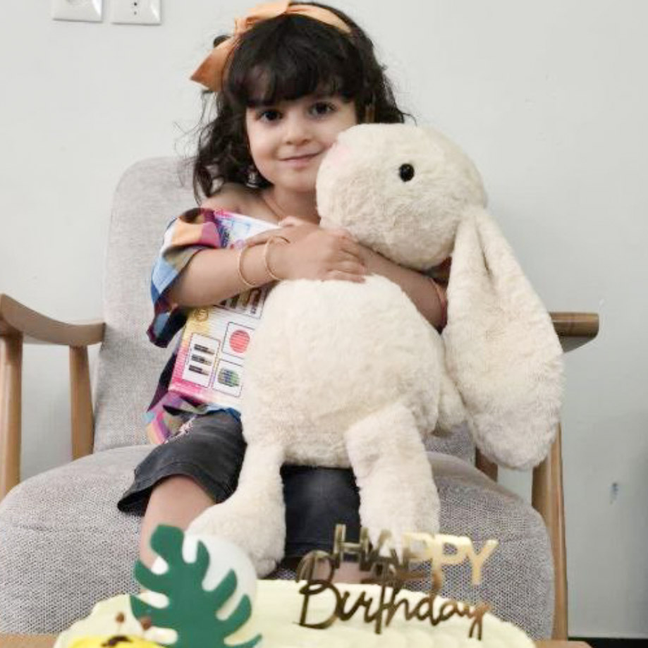 آوین احمدی مدل برتر کودک 