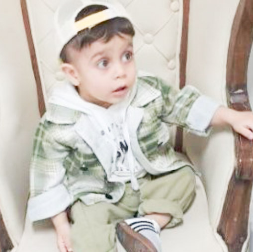 تیام عباسیان مدل برتر کودک 