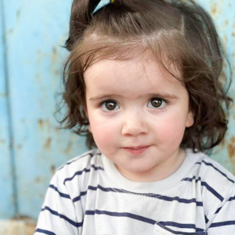 نورا آزاد پور مدل برتر کودک 