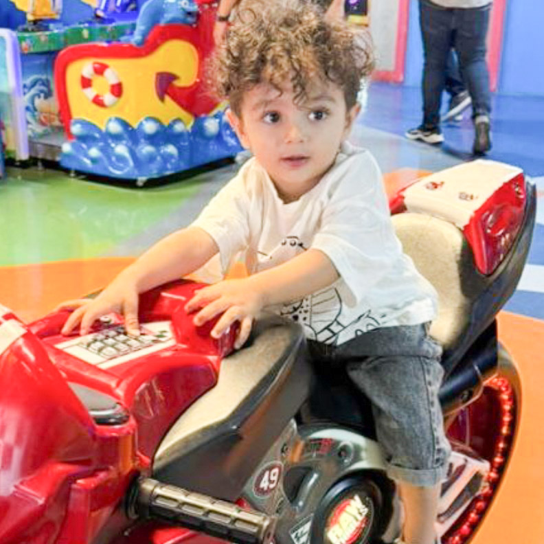 آیهان حسنزاده مدل برتر کودک 