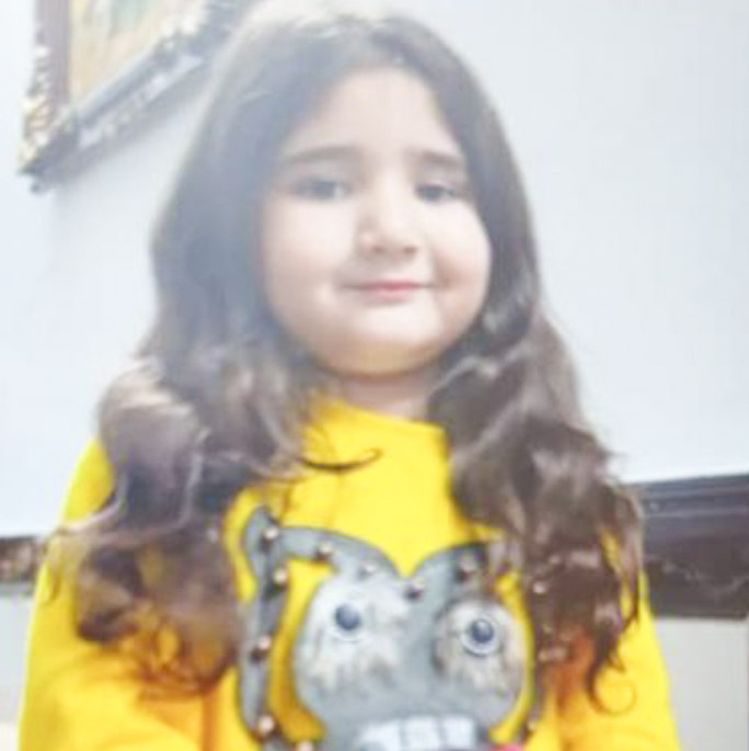 آتریسا غیاثوند مدل برتر کودک 