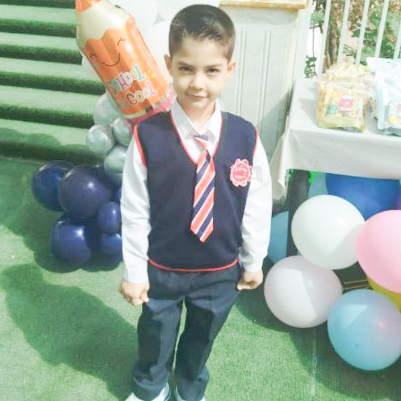 محمدطاها خدادادی دربان مدل برتر کودک 