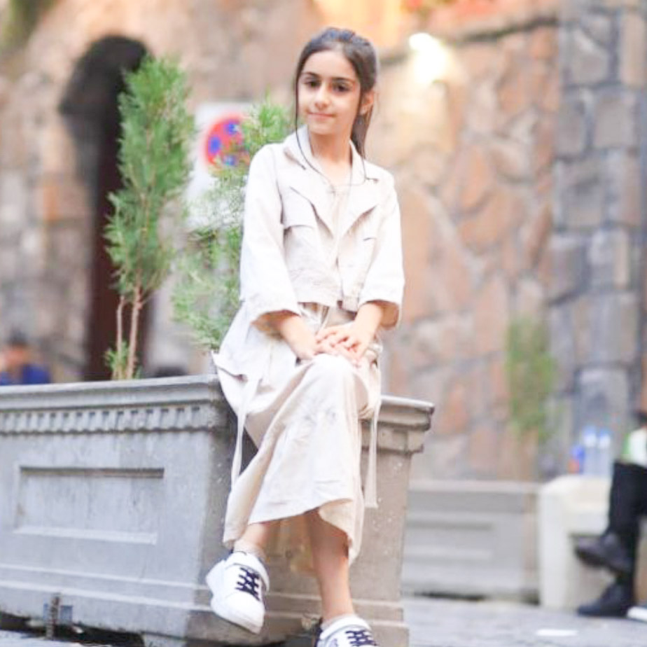 یسنا محمودی مدل برتر کودک 